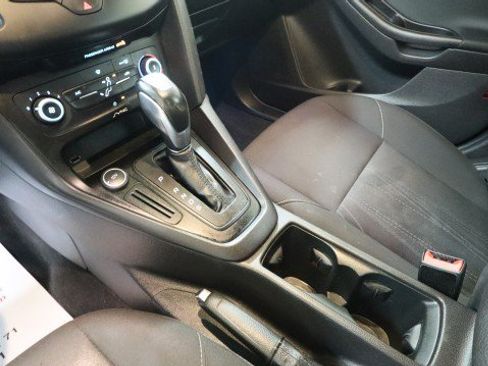 Used 2015 Ford Focus SE w/ SE Sport Package FWD image 16