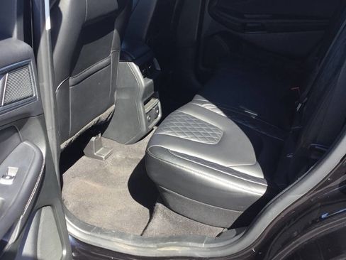 Used 2024 Ford Edge Titanium image 11