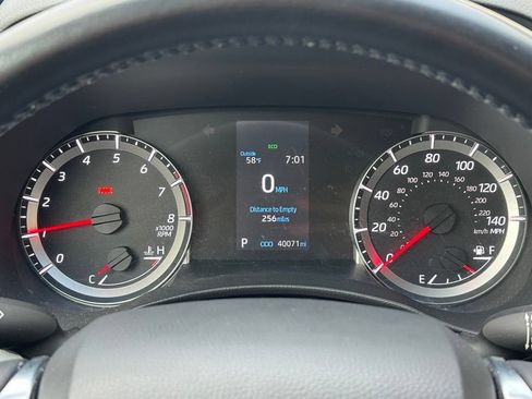 Used 2021 Toyota Highlander LE AWD/4WD image 9