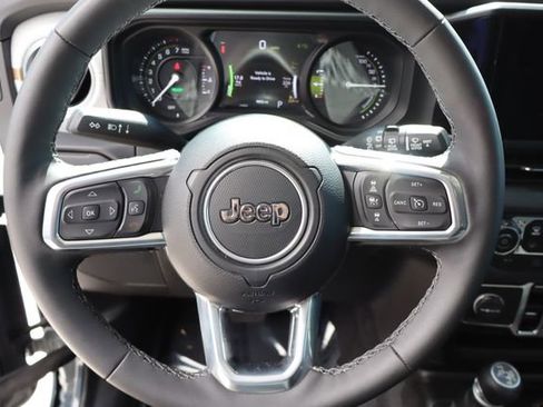 Used 2025 Jeep Wrangler Unlimited Sahara w/ Safety Group image 31