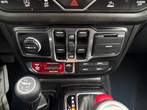 Used 2024 Jeep Wrangler Willys image 25