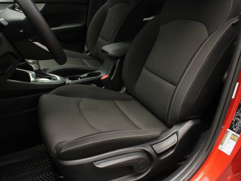 Used 2024 Kia Forte LXS FWD image 17