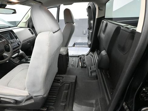 Used 2018 Chevrolet Colorado W/T image 33