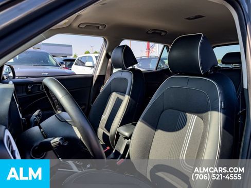 Certified 2024 Hyundai Venue Limited FWD image 10