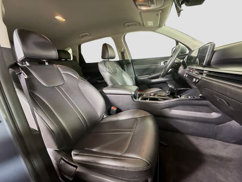 Used 2024 Kia Sorento S image 29