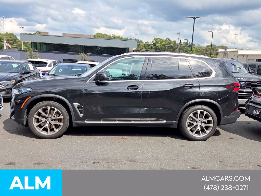 Used 2025 BMW X5 xDrive50e AWD/4WD image 2