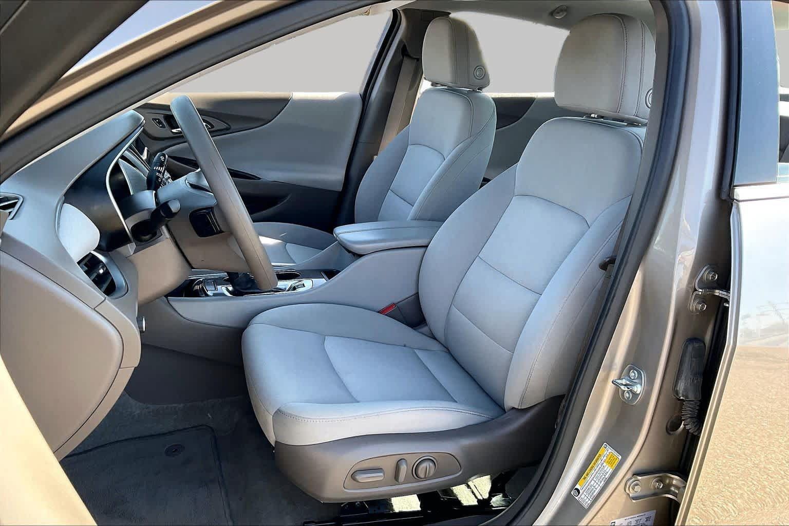 Used 2025 Chevrolet Malibu LT FWD image 8