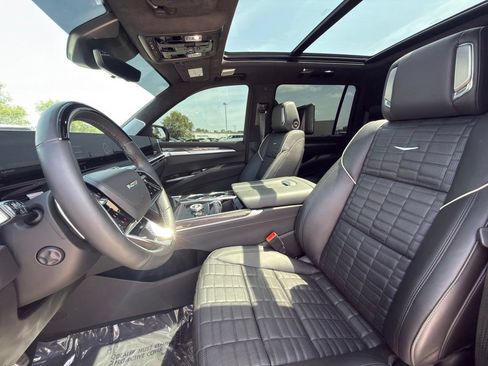 Used 2026 Cadillac Escalade ESV V w/ LPO, ONYX Package AWD/4WD image 13