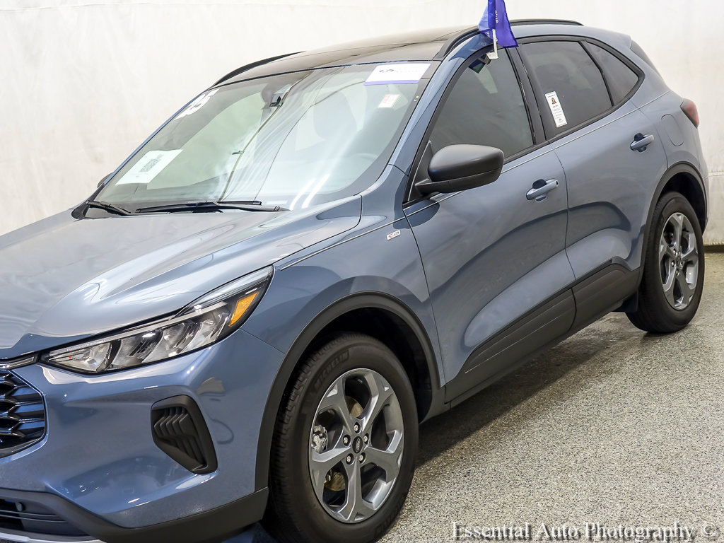 Certified 2025 Ford Escape ST-Line w/ Tech Pack #1 AWD/4WD image 4