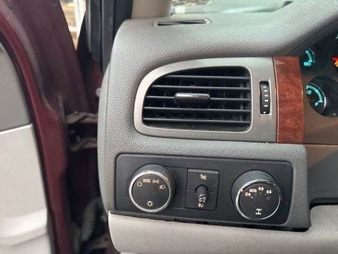 Used 2008 Chevrolet Suburban LT image 25
