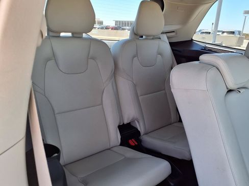 Used 2020 Volvo XC90 T6 Momentum AWD/4WD image 17