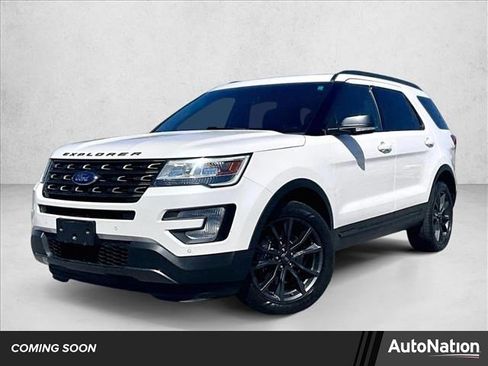 Used 2017 Ford Explorer XLT w/ Equipment Group 202A AWD/4WD image 1