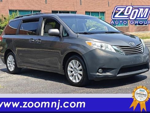Used 2012 Toyota Sienna XLE image 1