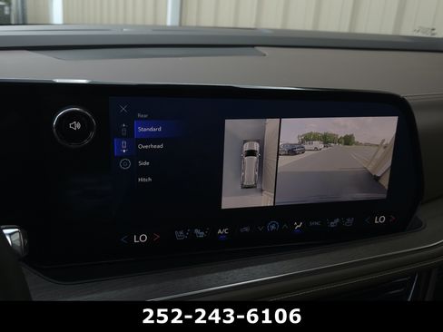 Used 2025 Chevrolet Suburban High Country AWD/4WD image 18