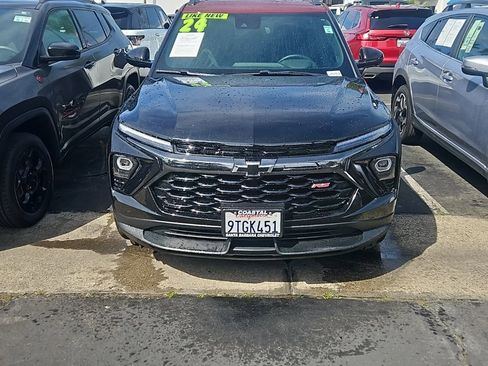 Used 2024 Chevrolet TrailBlazer RS w/ Driver Confidence Package image 3