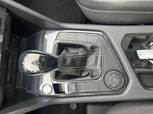 Certified 2024 Volkswagen Tiguan SEL R-Line image 20