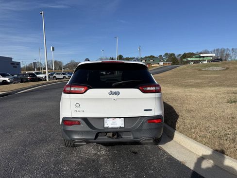 Used 2015 Jeep Cherokee Latitude w/ Comfort/Convenience Group image 4