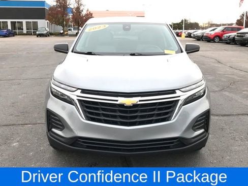 Used 2023 Chevrolet Equinox LS w/ LS Convenience Package image 2