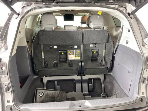 Certified 2024 Toyota Sienna Limited image 31