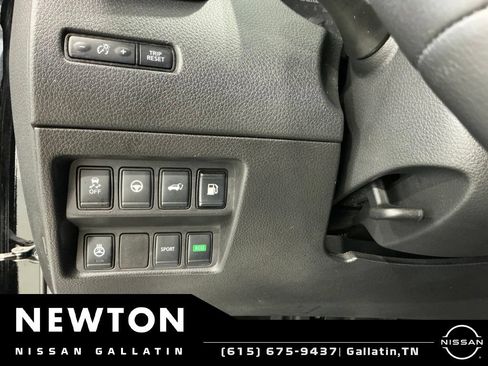 Used 2019 Nissan Rogue SV w/ Premium Package FWD image 33
