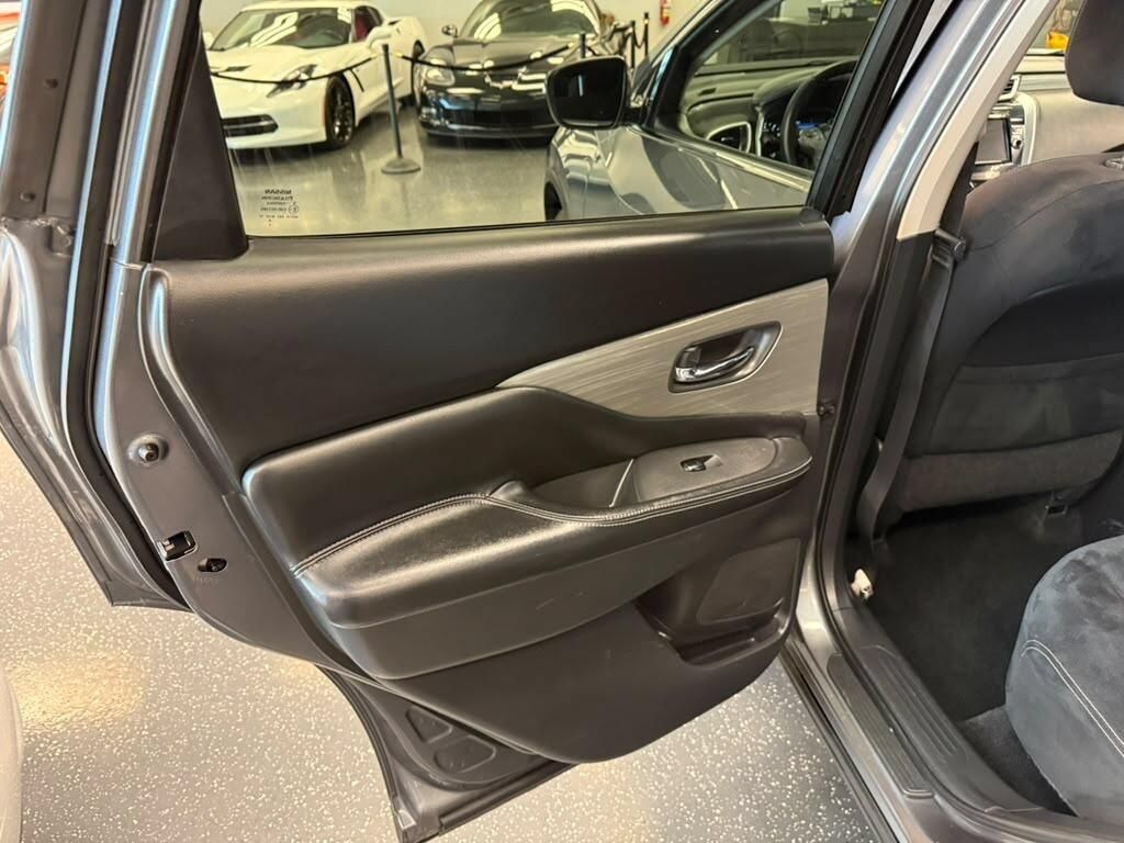 Used 2017 Nissan Murano SV AWD/4WD image 10