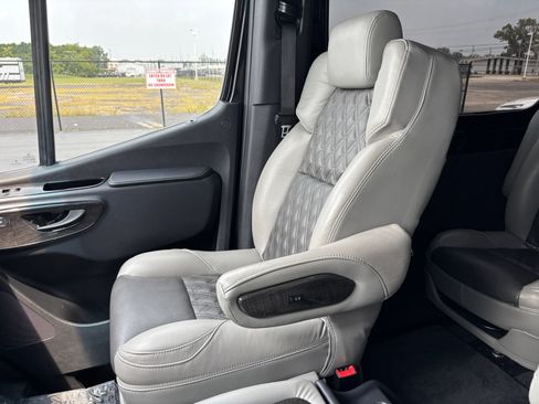 Used 2023 Mercedes-Benz Sprinter 2500 image 38
