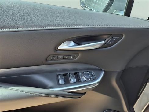 Used 2025 Cadillac XT4 Premium Luxury image 16