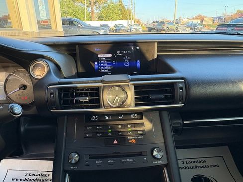 Used 2019 Lexus IS 300 AWD image 26