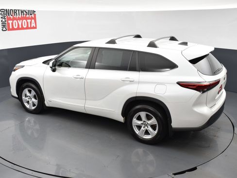 Used 2023 Toyota Highlander LE AWD/4WD image 21