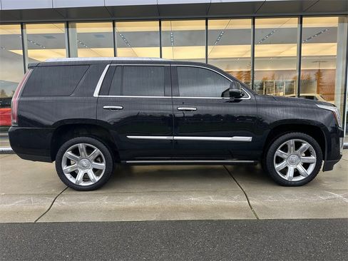 Used 2020 Cadillac Escalade Premium Luxury image 6