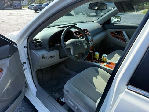 Used 2009 Toyota Camry XLE FWD image 9