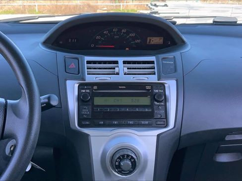 Used 2008 Toyota Yaris 2-Door Hatchback image 7