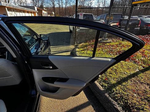 Used 2016 Honda Accord EX-L image 28