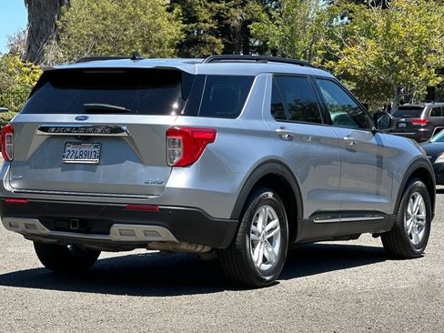 Certified 2023 Ford Explorer XLT w/ Equipment Group 202A AWD/4WD image 3