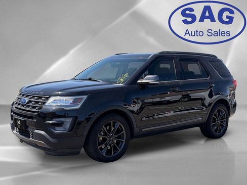 Used 2017 Ford Explorer XLT w/ Equipment Group 202A FWD image 5