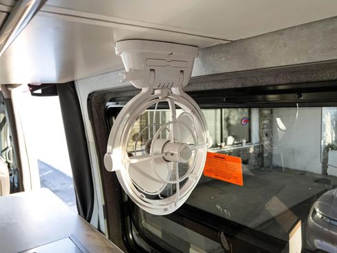 Used 2022 Mercedes-Benz Sprinter 2500 image 36