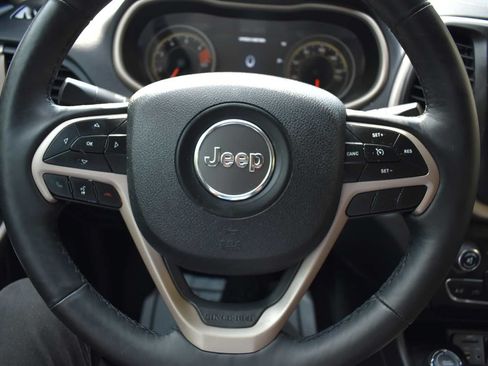 Used 2018 Jeep Cherokee Limited AWD/4WD image 21