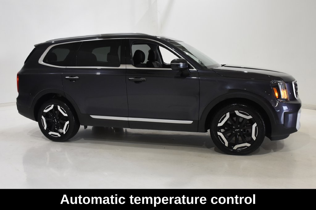 Used 2025 Kia Telluride S FWD image 3