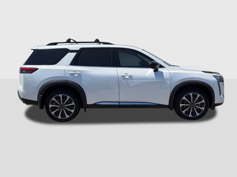 New 2026 Nissan Pathfinder Platinum w/ Cargo Package AWD/4WD image 8