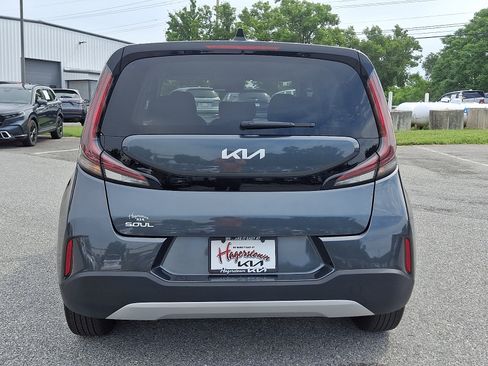 Certified 2025 Kia Soul LX w/ LX Technology Package FWD image 5