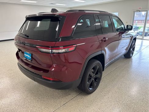Used 2024 Jeep Grand Cherokee Altitude AWD/4WD image 6