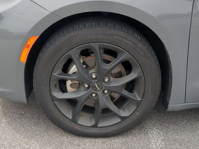 Used 2025 Chrysler Pacifica Limited FWD image 14