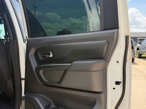 Used 2018 Nissan Titan SV w/ SV Convenience Package AWD/4WD image 21