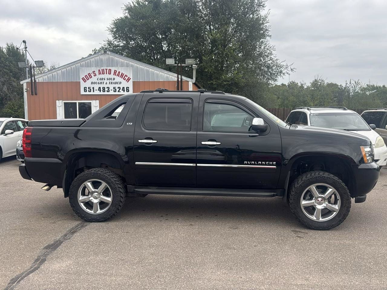 Used 2012 Chevrolet Avalanche LTZ AWD/4WD image 4