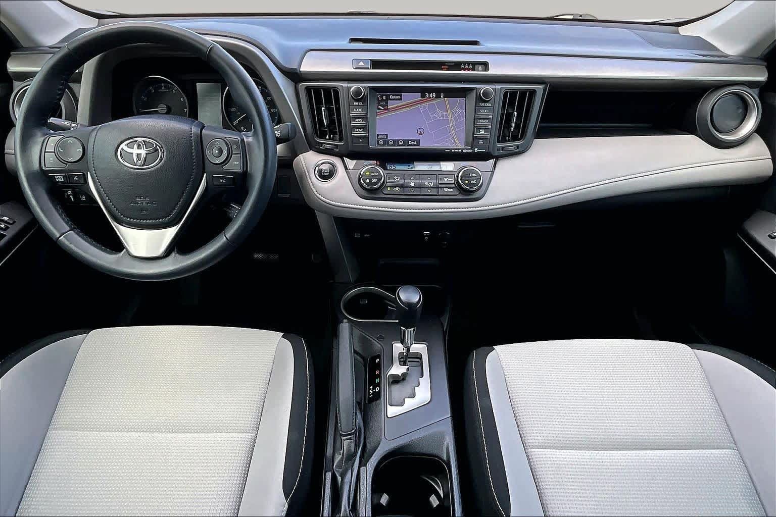 Used 2018 Toyota RAV4 XLE FWD image 16
