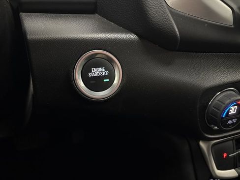 Used 2024 GMC Terrain SLT image 40