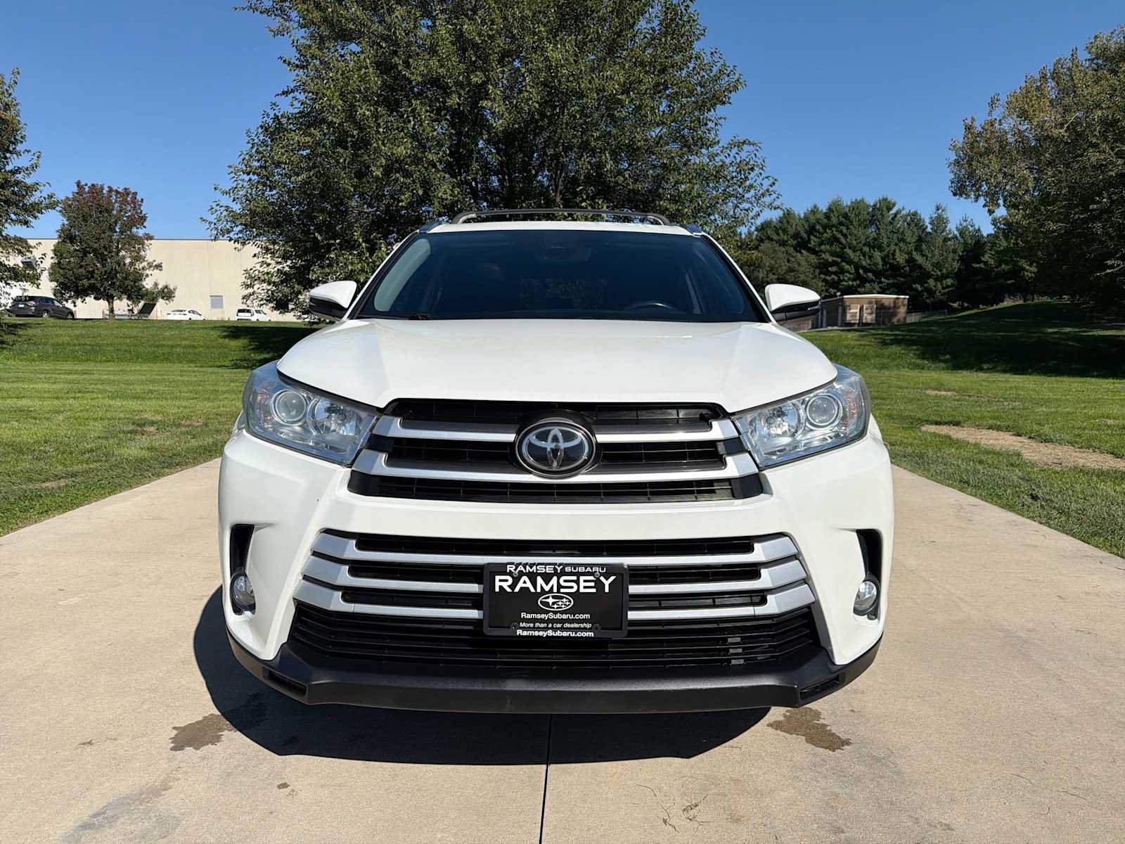 Used 2019 Toyota Highlander XLE AWD/4WD image 9