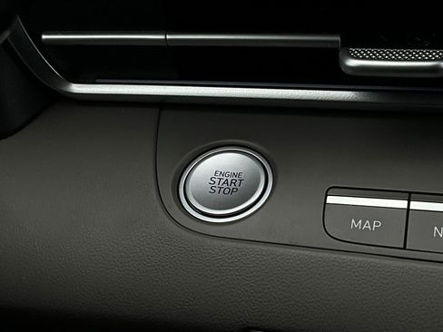 Used 2025 Hyundai Elantra SEL image 29