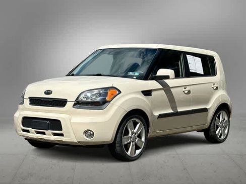 Used 2011 Kia Soul ! FWD image 1