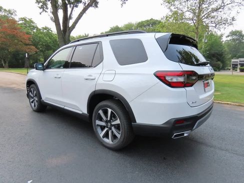 New 2025 Honda Pilot Touring image 4
